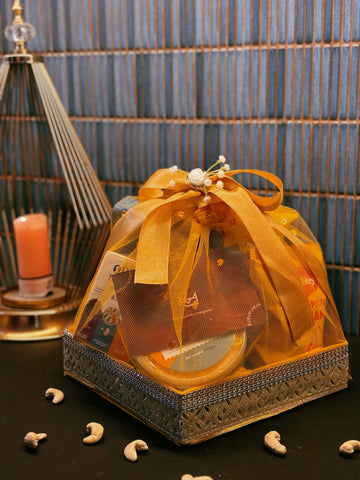 Gourmet artisanal wedding & event snack hamper by The 369 Gift Company featuring Open Secret treats, 4700 BC caramel popcorn, Snackible dosa khakra, cheese & peri peri popcorn, Farmly roasted peri peri makhana, Snackible ragi chips, and Farmly salt & pepper nut mix. Perfect for gifting and celebrations.